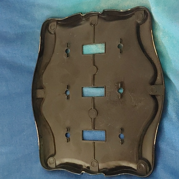 Vintage Triple switch plate. Brass colour - Picture 2 of 4